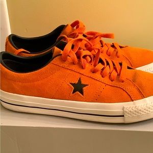 NWOT Unisex Converse One Star Pro Ox